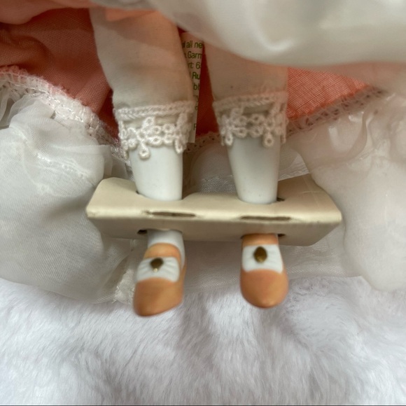 Avon Porcelain Doll Vintage 1980s - Picture 6 of 7